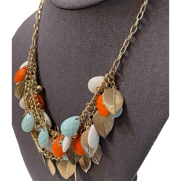 ❤️ GV9 Gold Leaves x Beads Statement Necklace - Picture 3 of 5